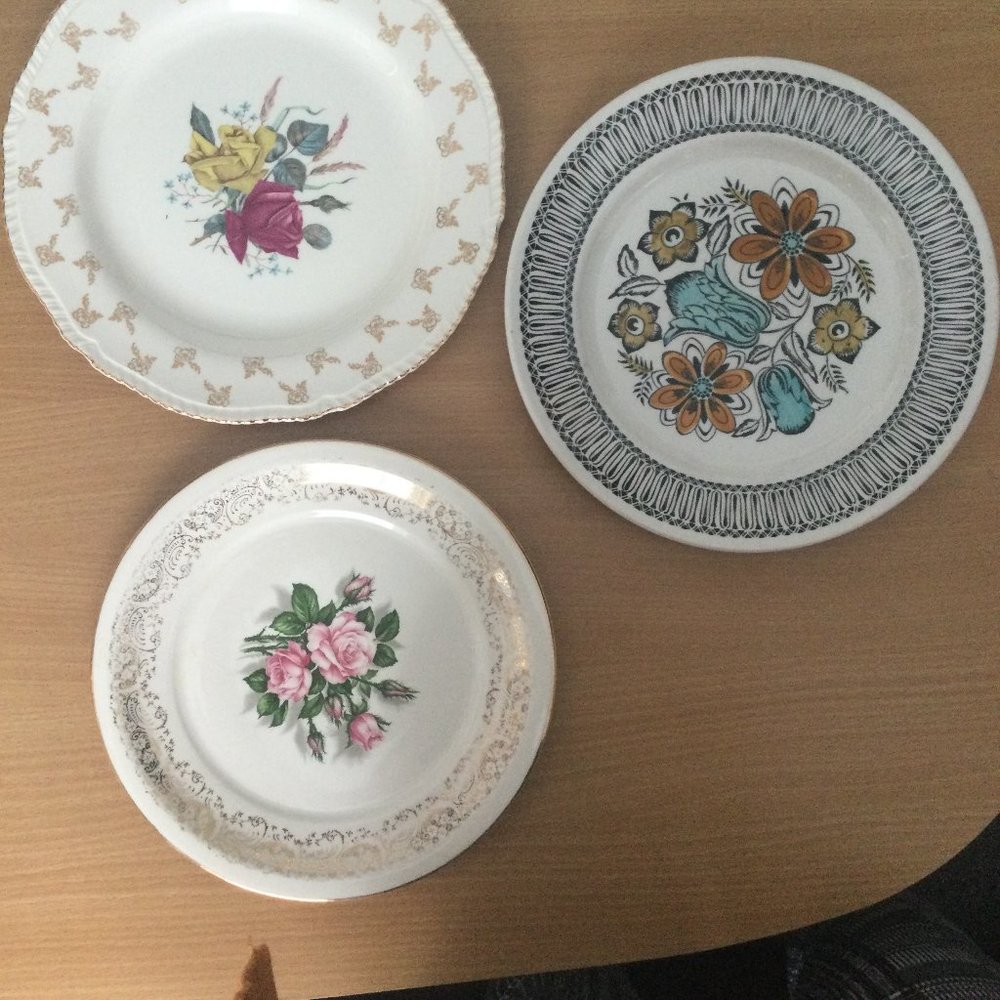 3 dinner plates bundle wood & son, Georgian china, Kathie Winkle rose 22k gold